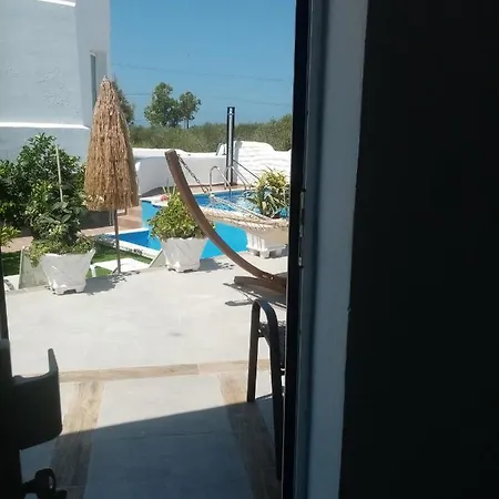 Maria's Doll House Apartment Adelianos Kampos